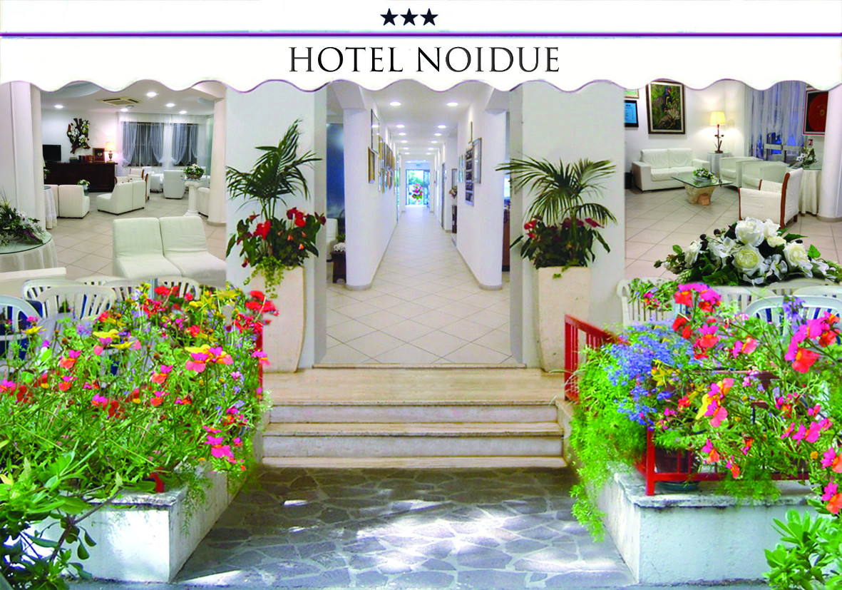 Ein schönes, fröhliches, einfaches Hotel ein qualifizierter Vertreter der 3-Sterne-Family-Hotels Das Hotel NoiDue liegt nur 70 Meter vom Meer entfernt und zeichnet sich durch die typisch rom...